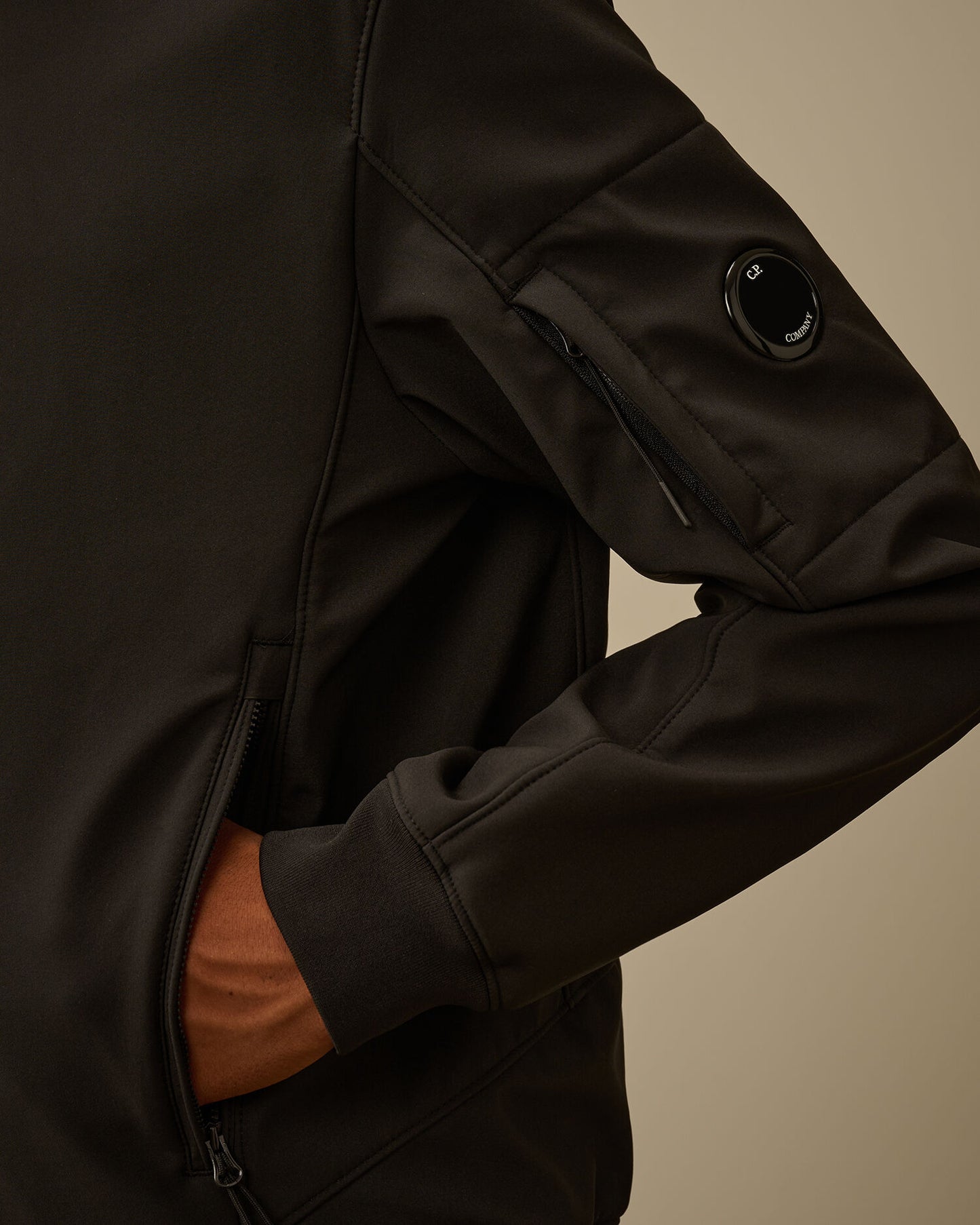 C.P. Shell-R hooded Jacket nero