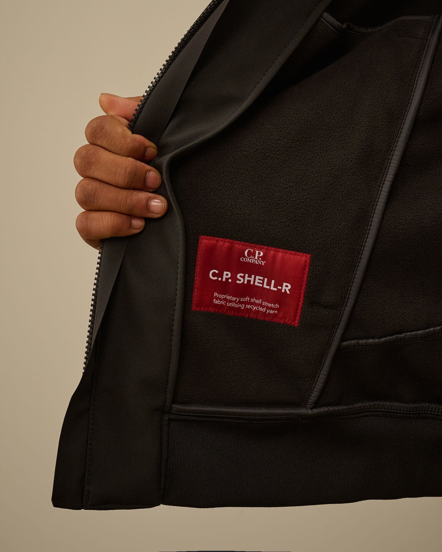 C.P. Shell-R hooded Jacket nero