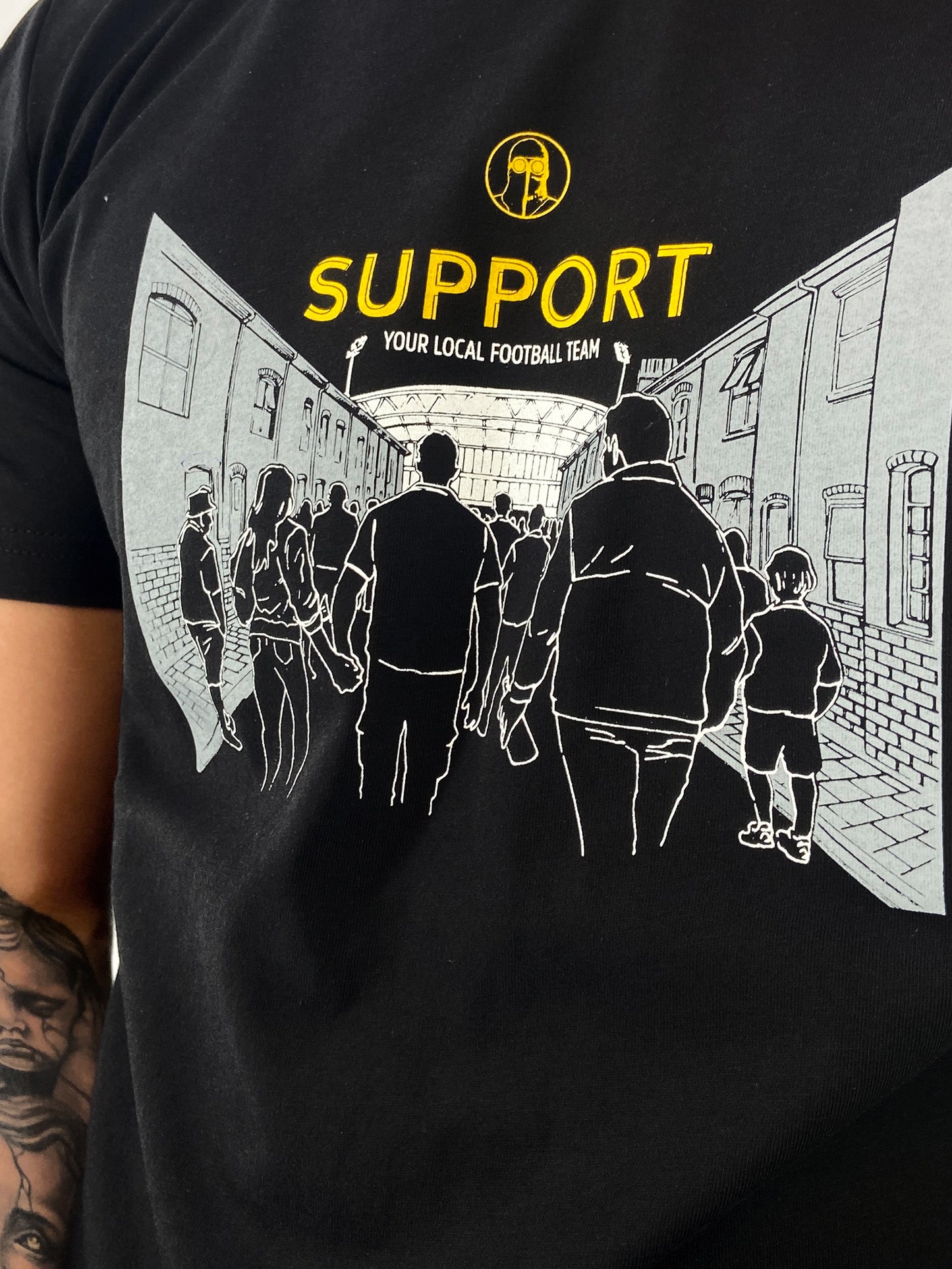 T-shirt support your local football team nera