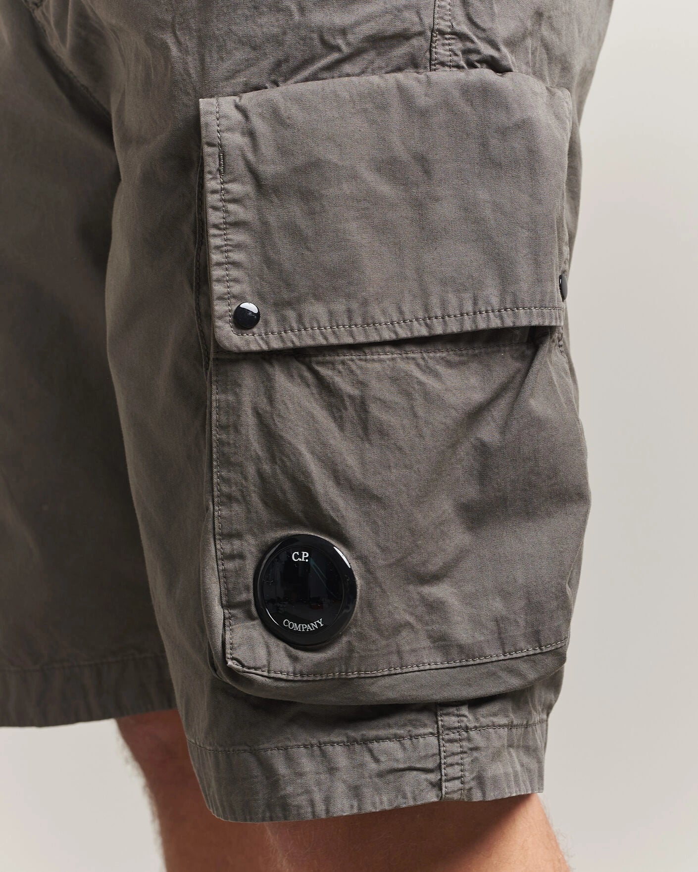 Cotton gabardine Lens carta short grigio