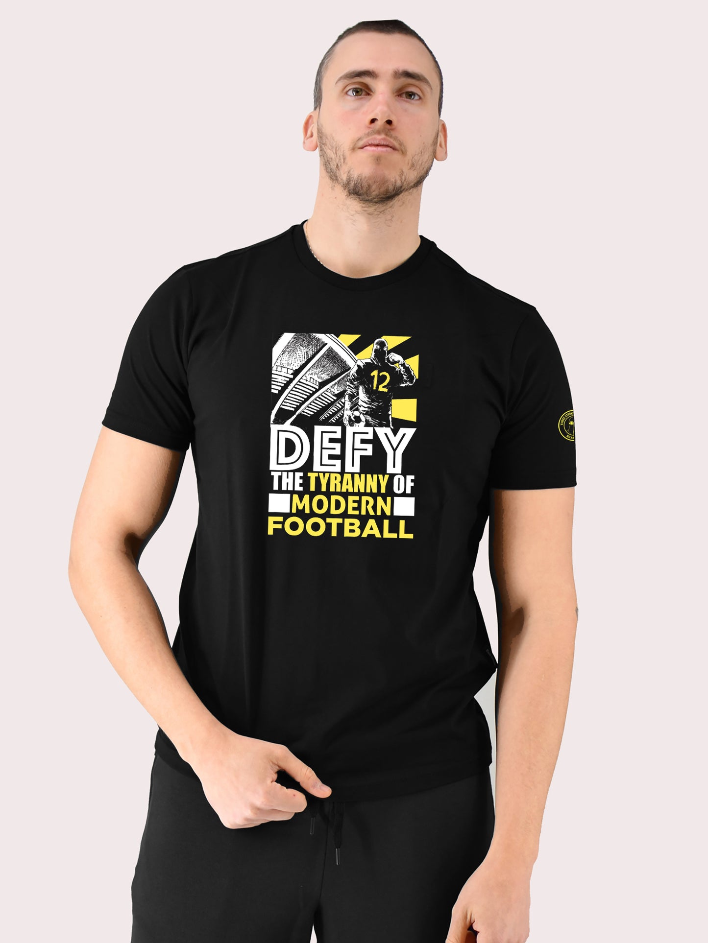 T-shirt sfida la tirannia del calcio moderno