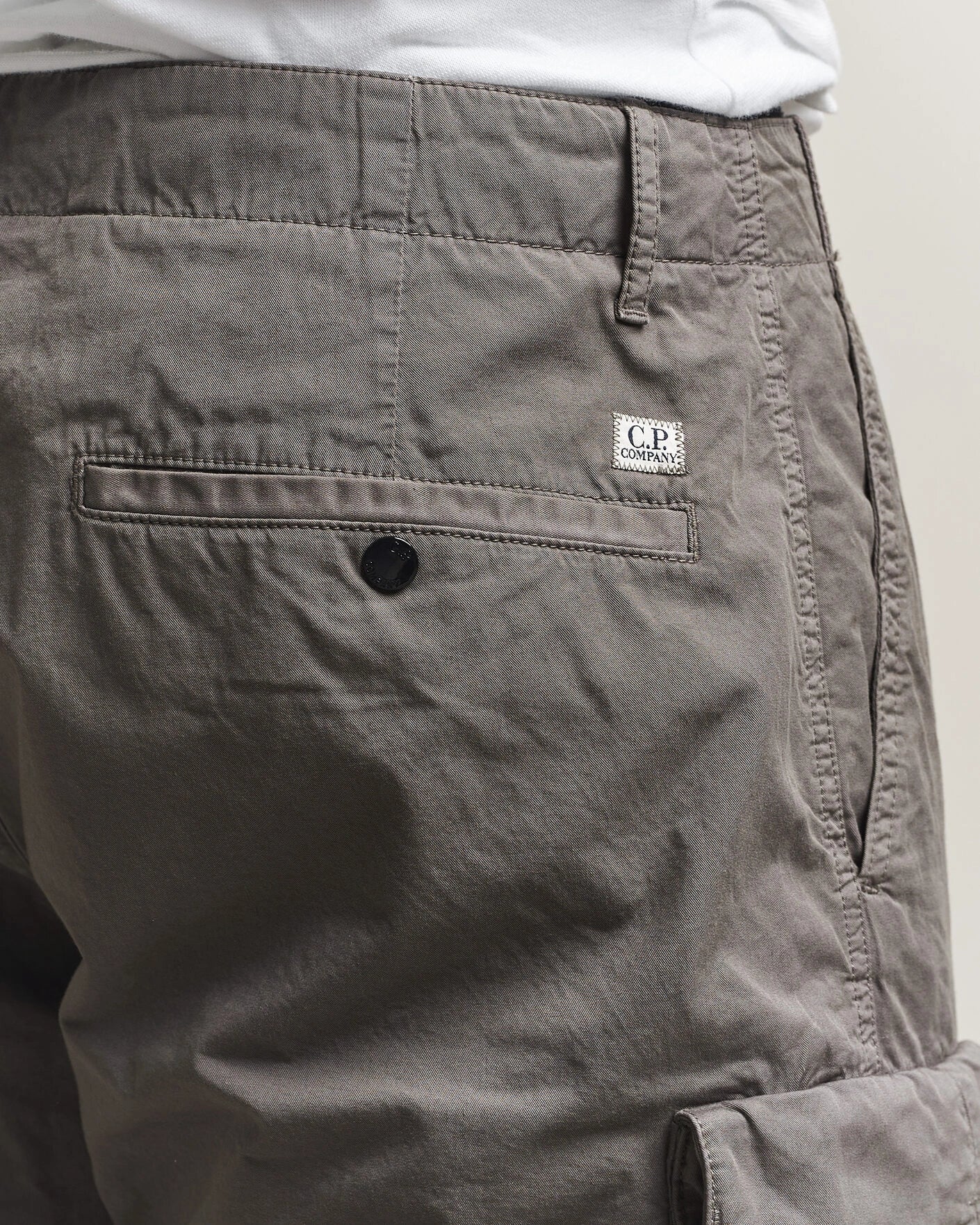 Cotton gabardine Lens carta short grigio