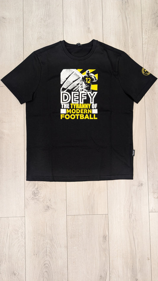 T-shirt sfida la tirannia del calcio moderno